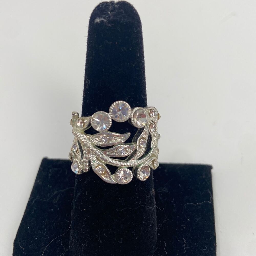 Silver tone vine rhinestone ring 7.5